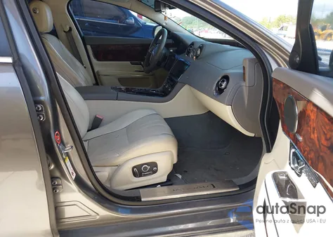 2016 Jaguar Xj R-Sport z USA, uszkodzony, nr VIN SAJWA1C76G8W02422